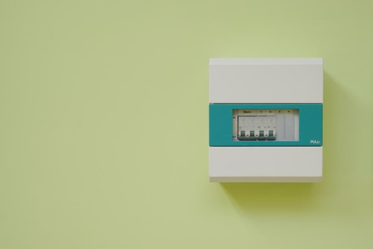 Comment choisir le bon électricien pour vos travaux ?