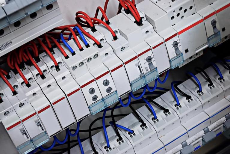 Les composants essentiels d'un tableau électrique moderne